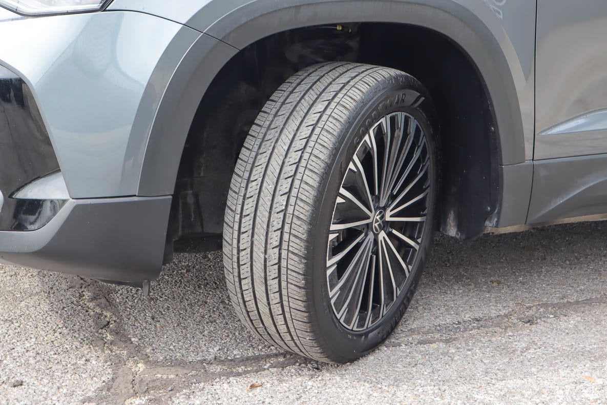 2025 Volkswagen Taos SE FWD