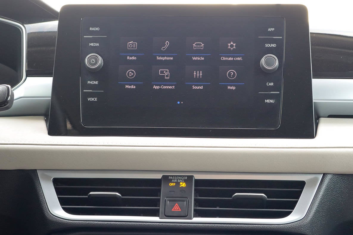 2025 Volkswagen Taos SE FWD