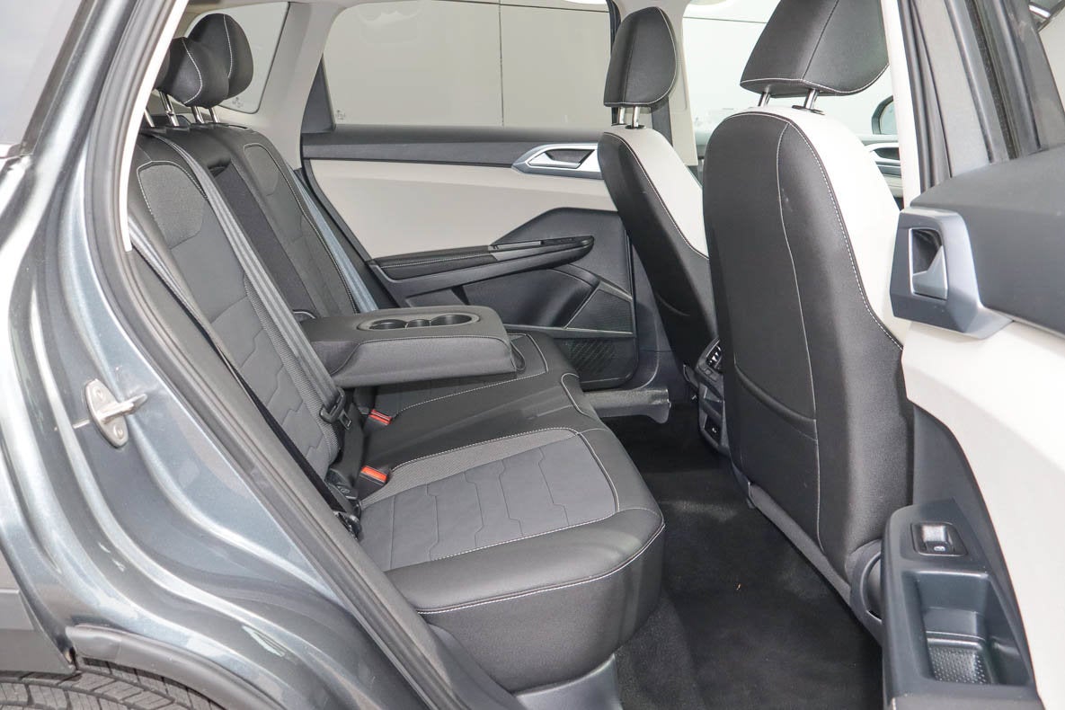 2025 Volkswagen Taos SE FWD