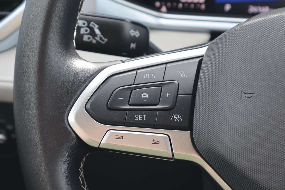 2025 Volkswagen Taos SE FWD
