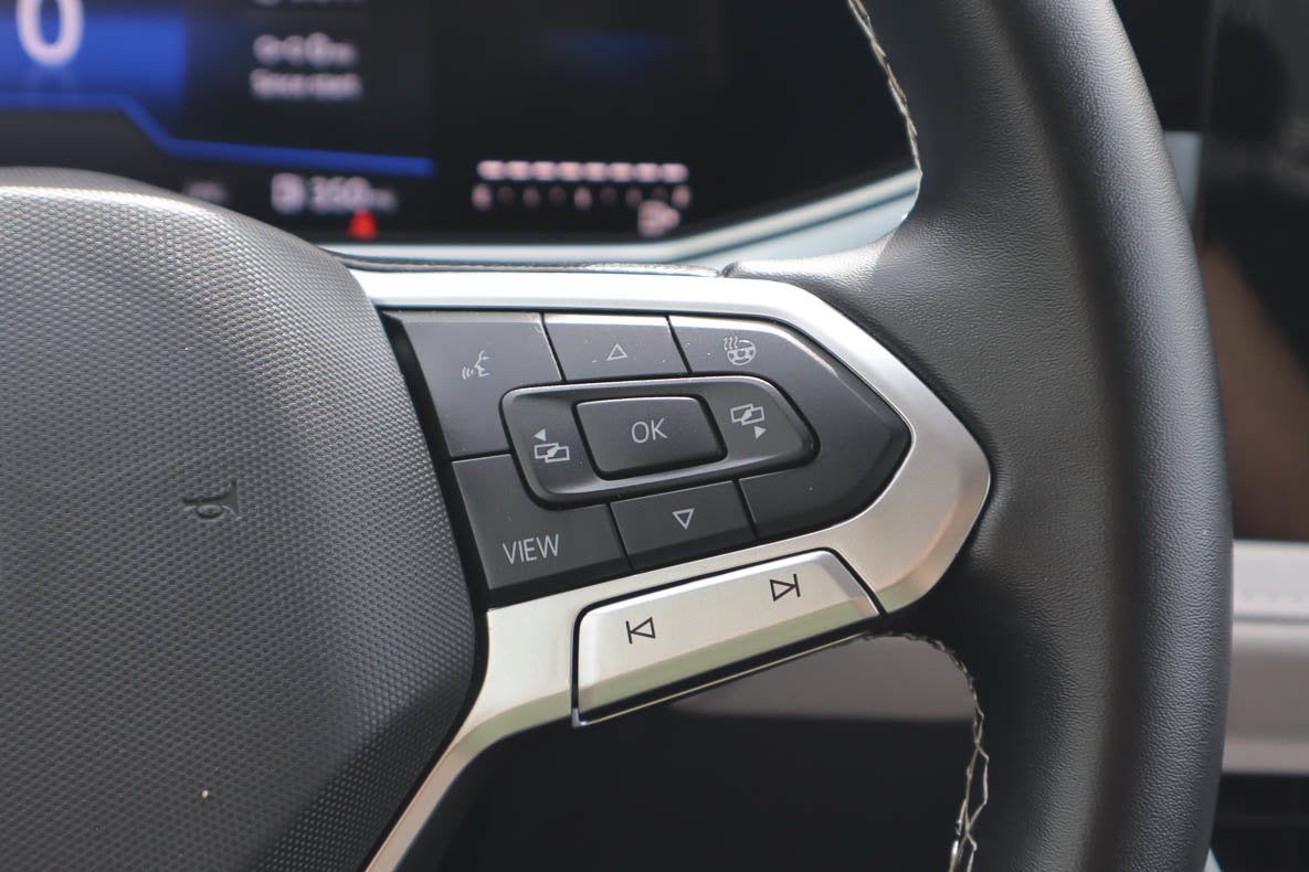 2025 Volkswagen Taos SE FWD