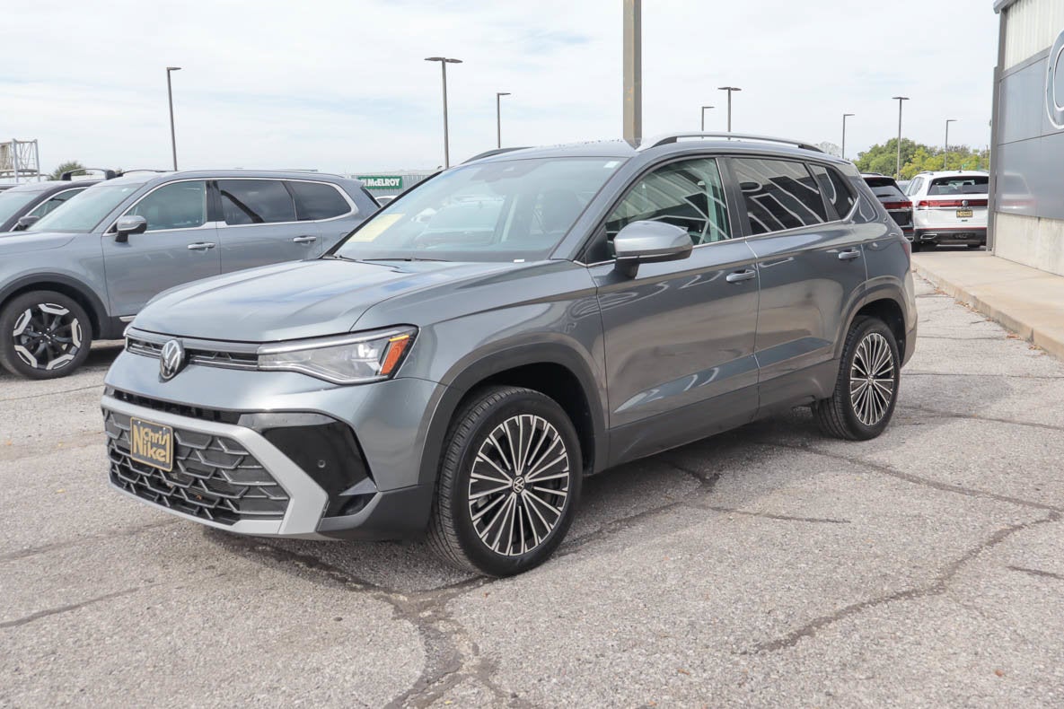 2025 Volkswagen Taos SE FWD