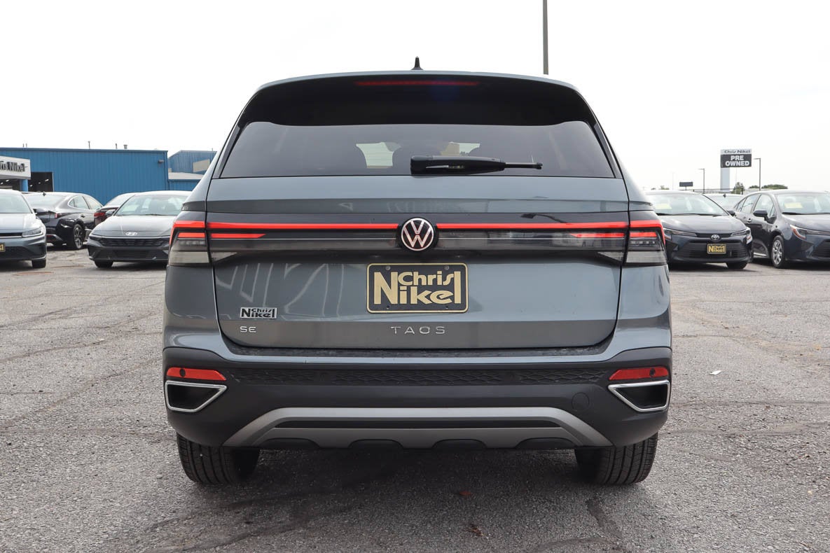 2025 Volkswagen Taos SE FWD