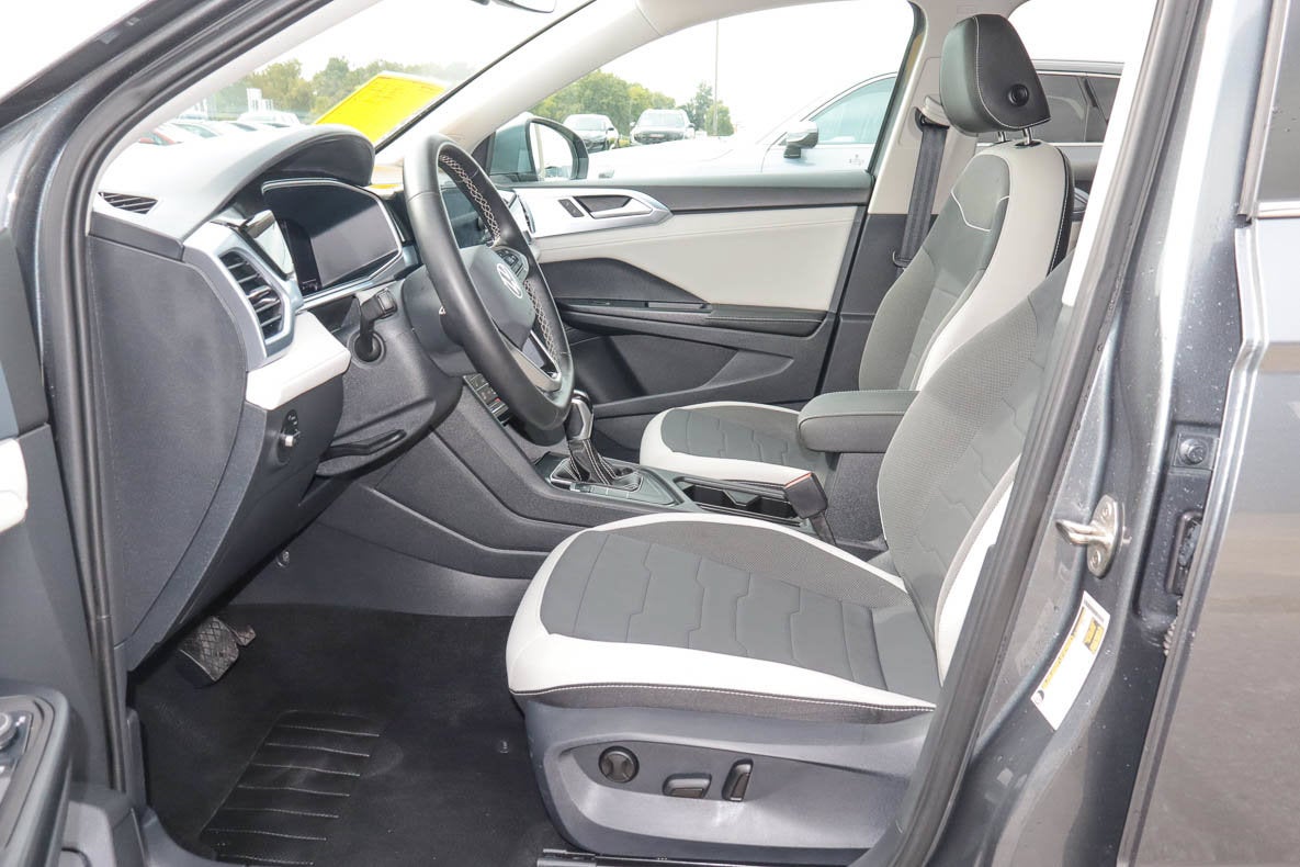 2025 Volkswagen Taos SE FWD