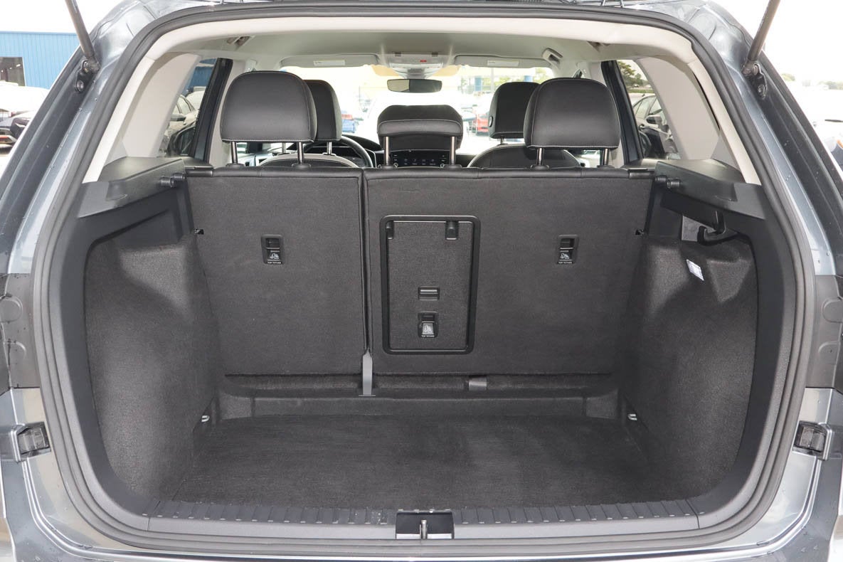 2025 Volkswagen Taos SE FWD