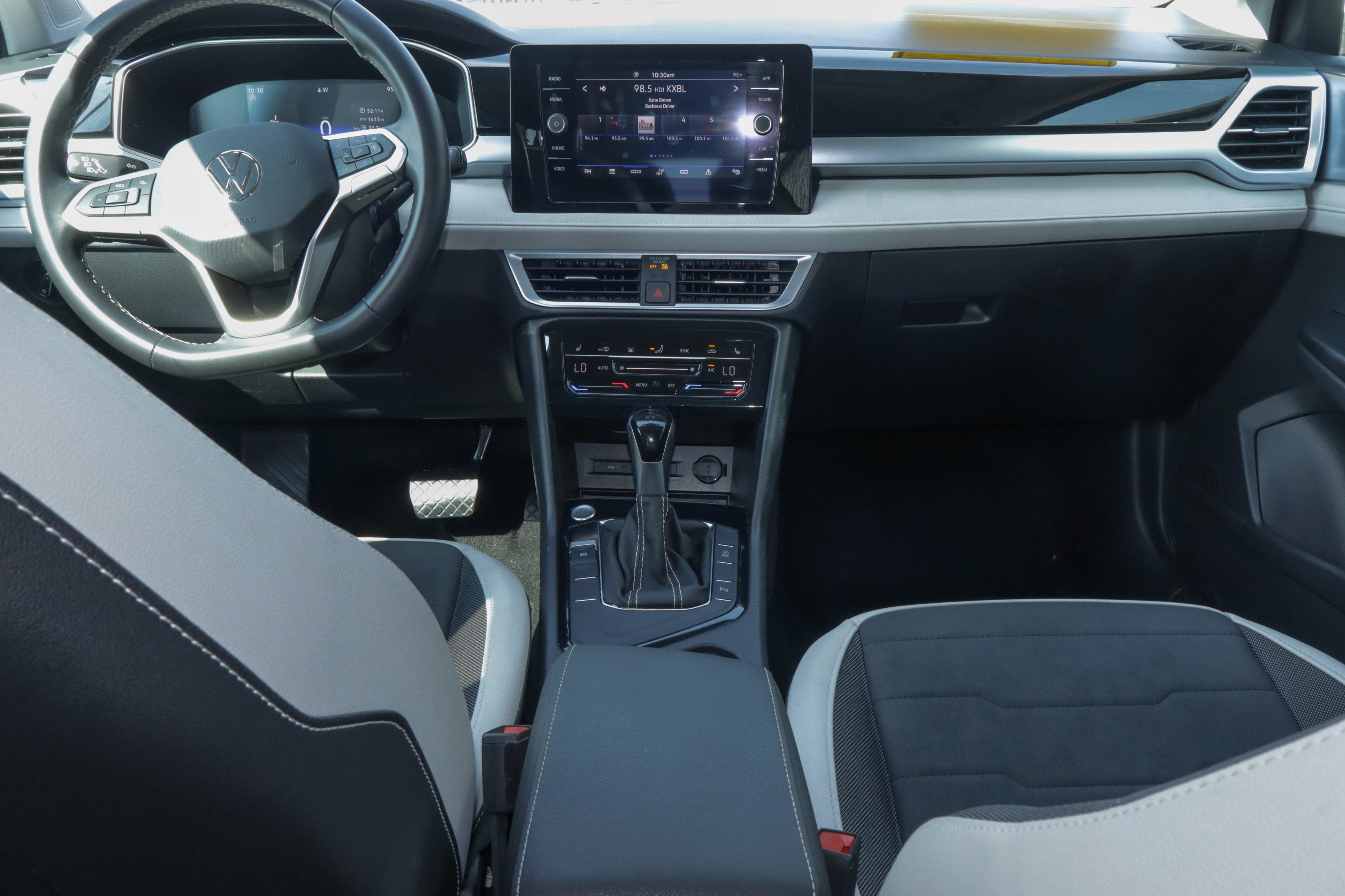 2025 Volkswagen Taos SE FWD