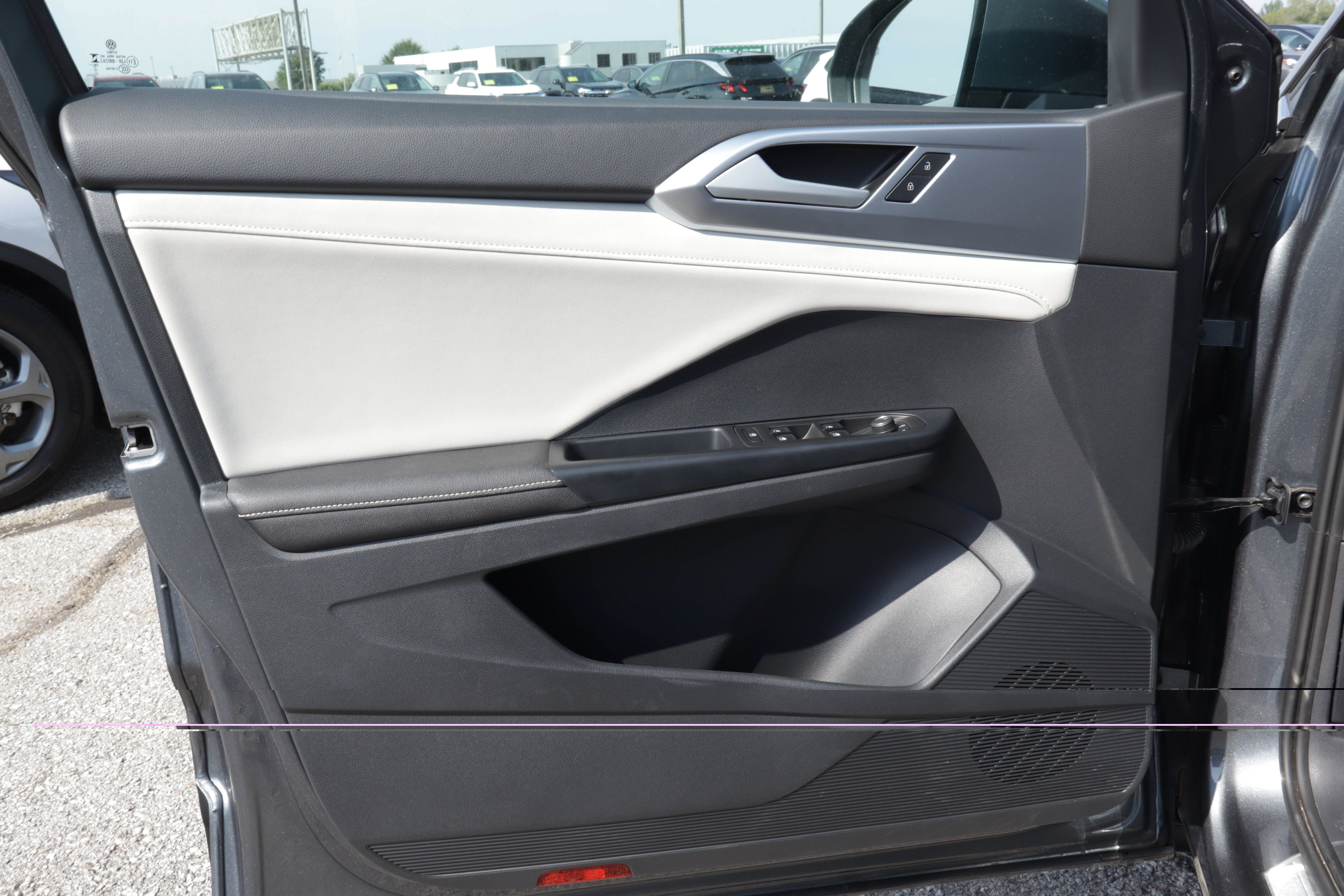 2025 Volkswagen Taos SE FWD