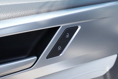 2025 Volkswagen Taos SE FWD