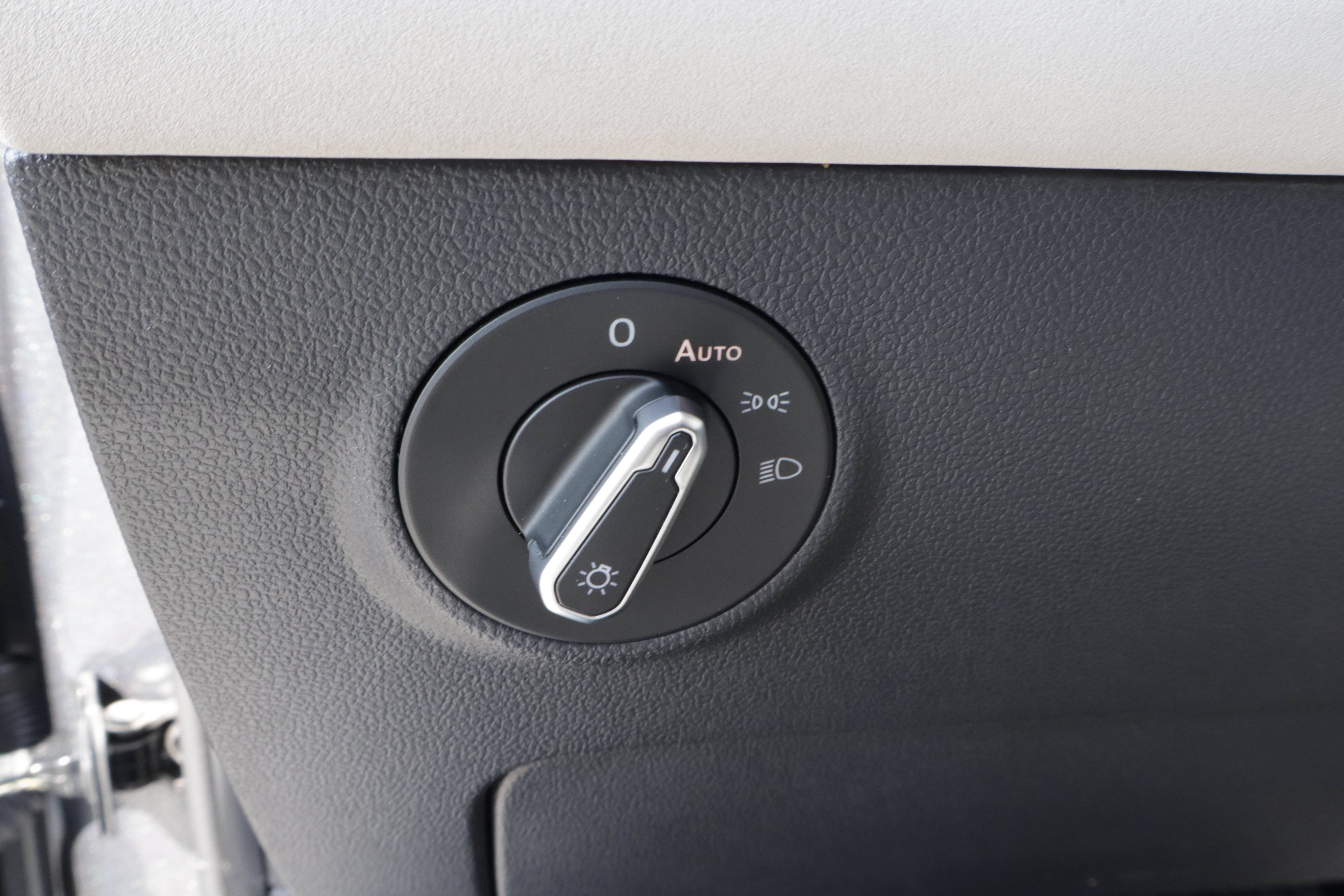 2025 Volkswagen Taos SE FWD