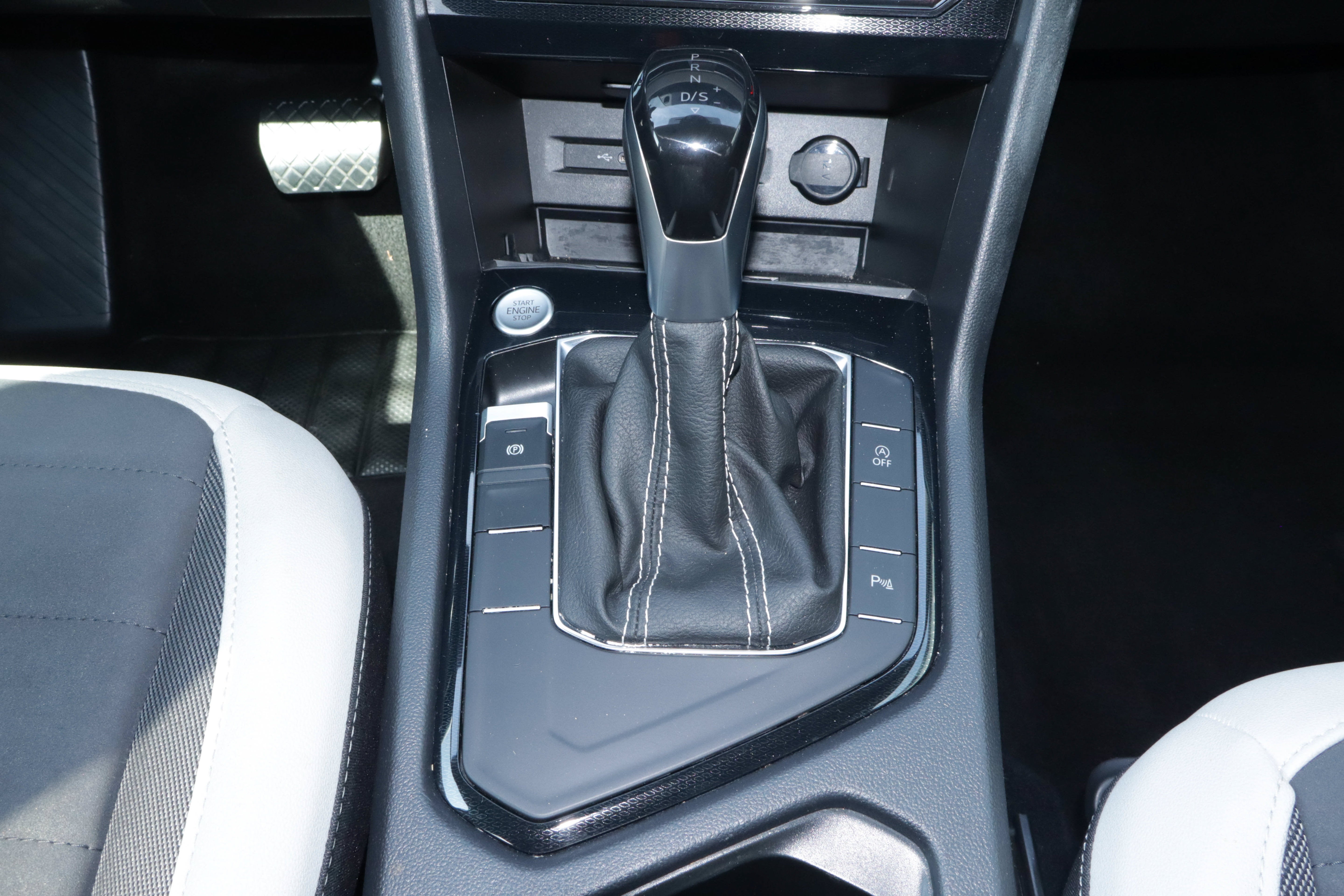 2025 Volkswagen Taos SE FWD