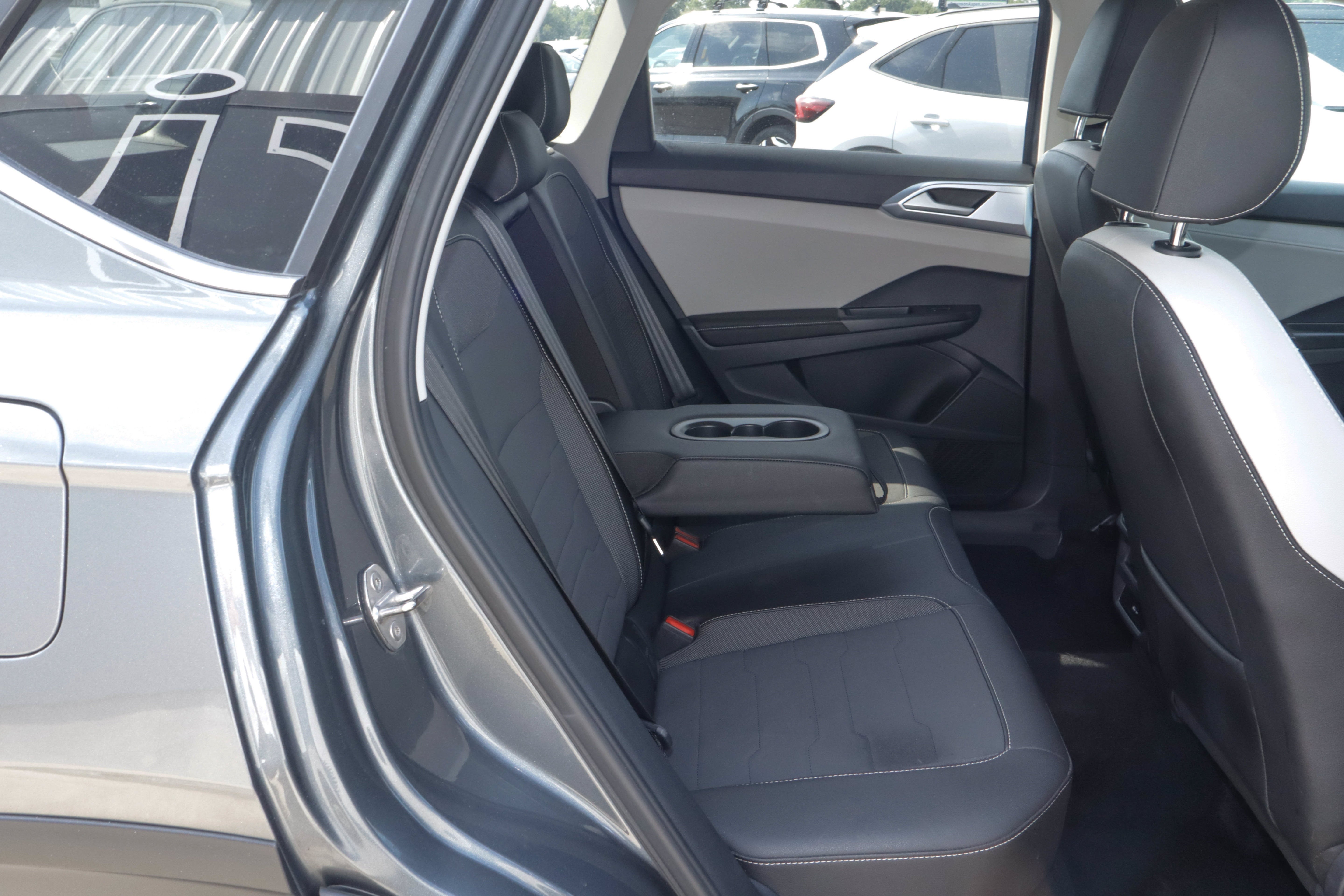 2025 Volkswagen Taos SE FWD