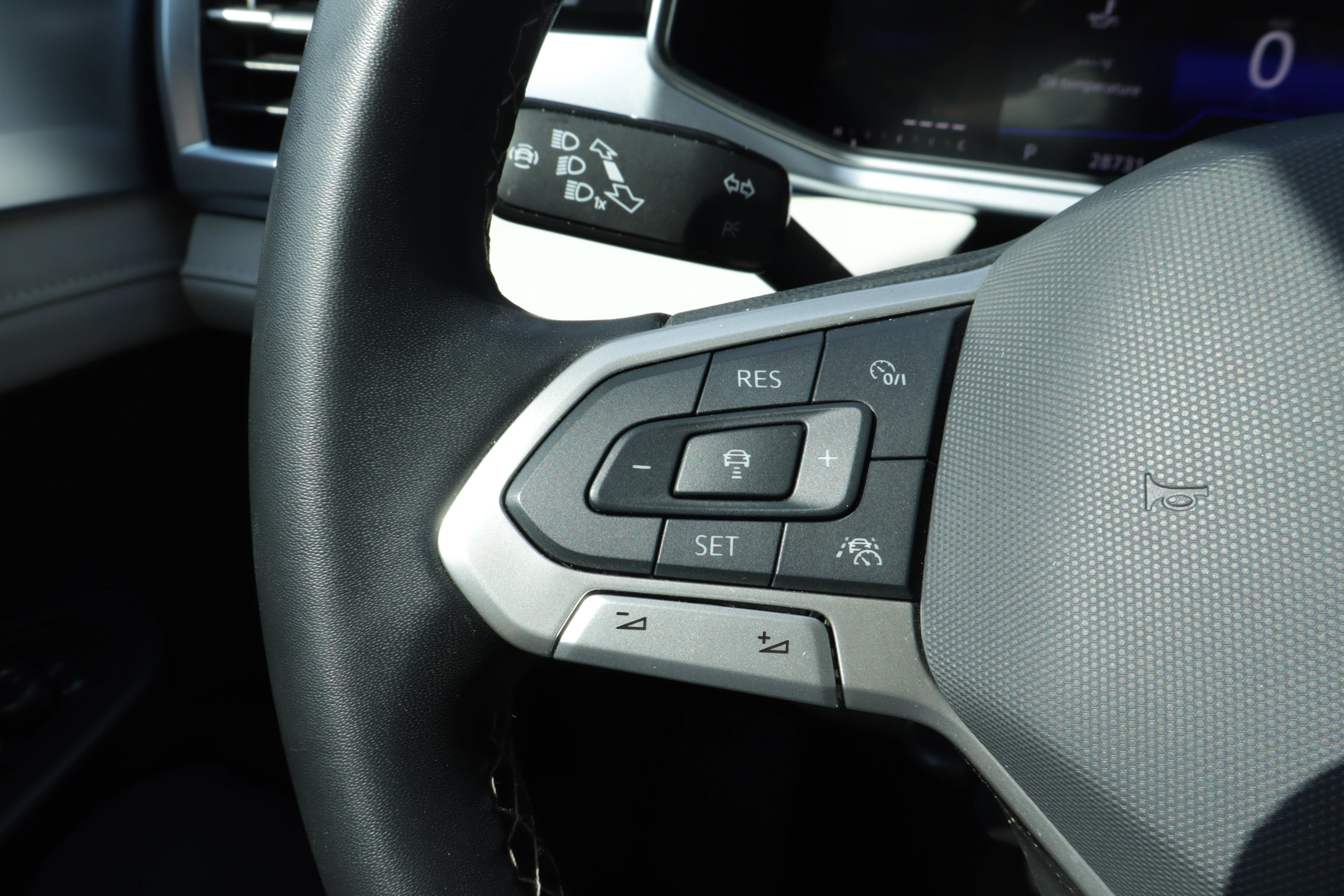 2025 Volkswagen Taos SE FWD
