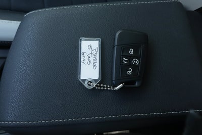 2025 Volkswagen Taos SE FWD