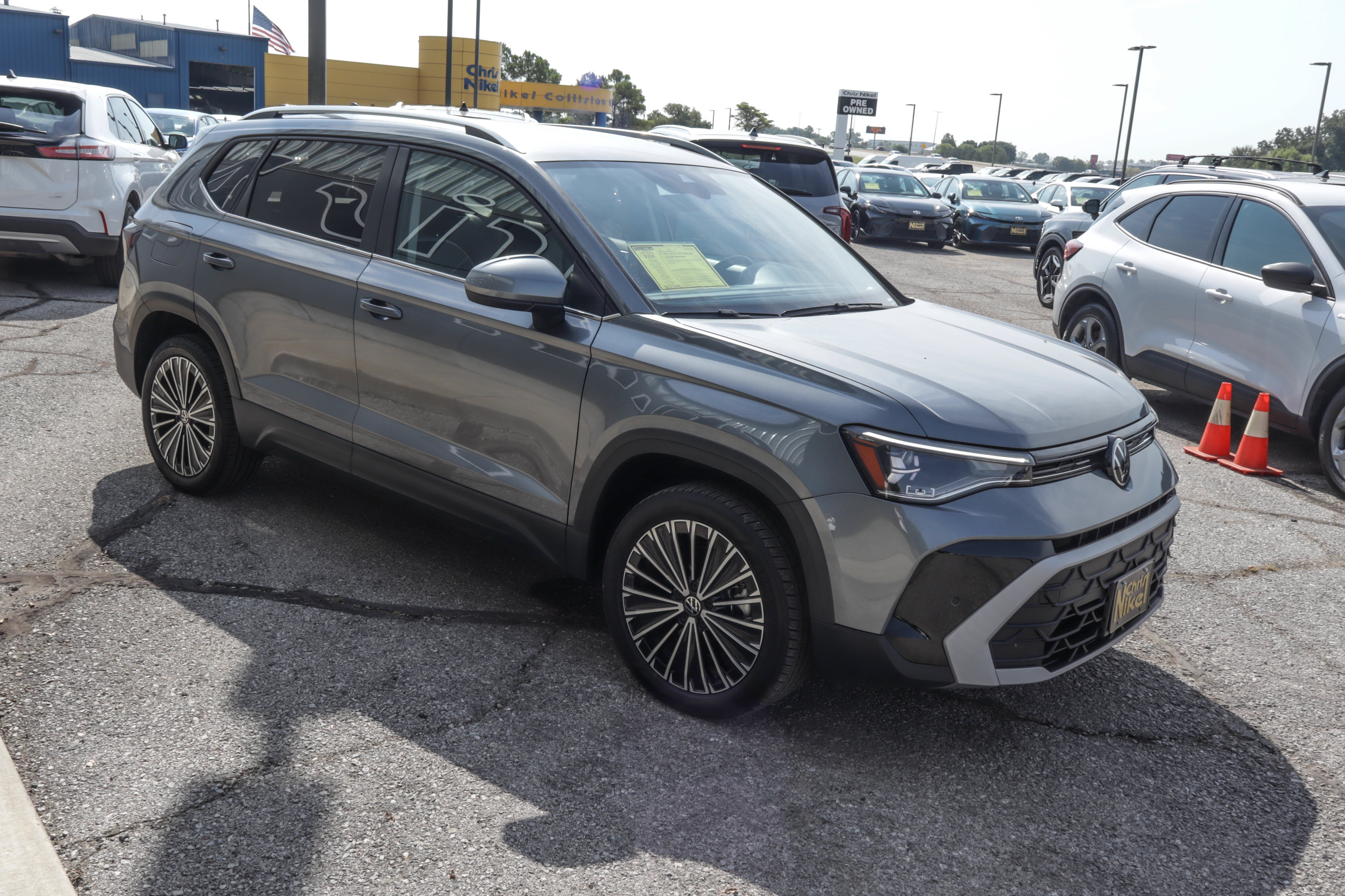 2025 Volkswagen Taos SE FWD