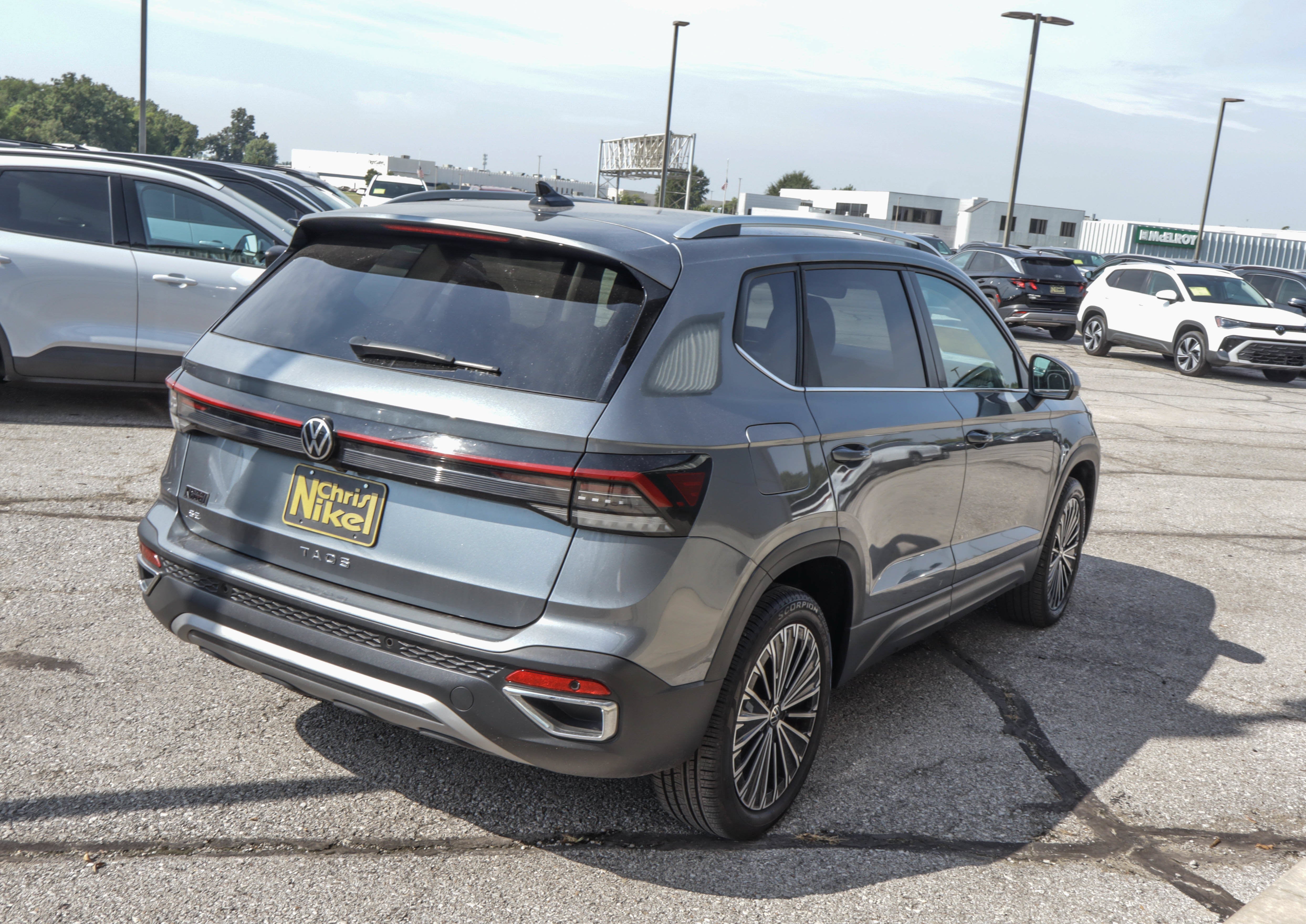 2025 Volkswagen Taos SE FWD