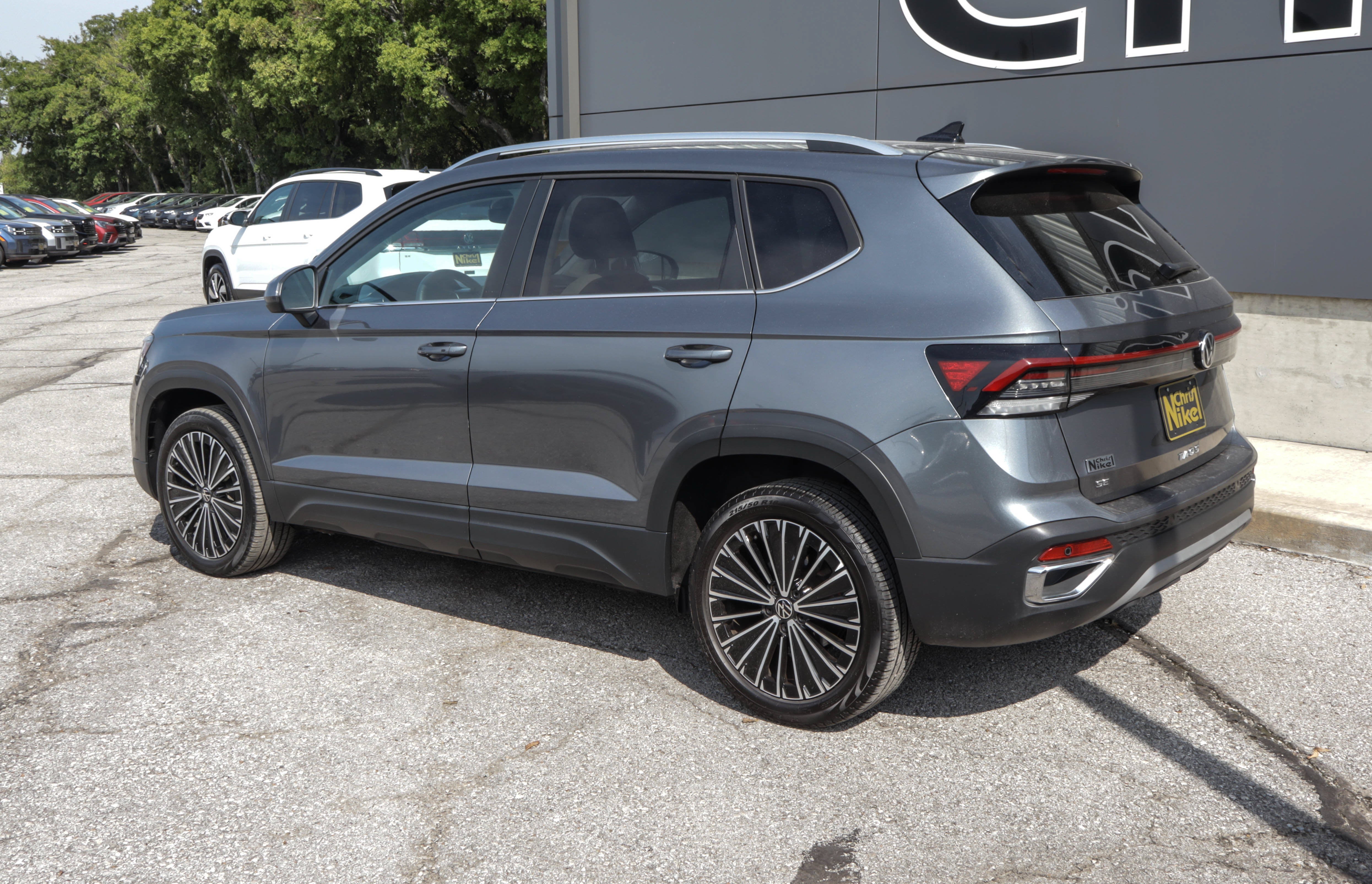 2025 Volkswagen Taos SE FWD
