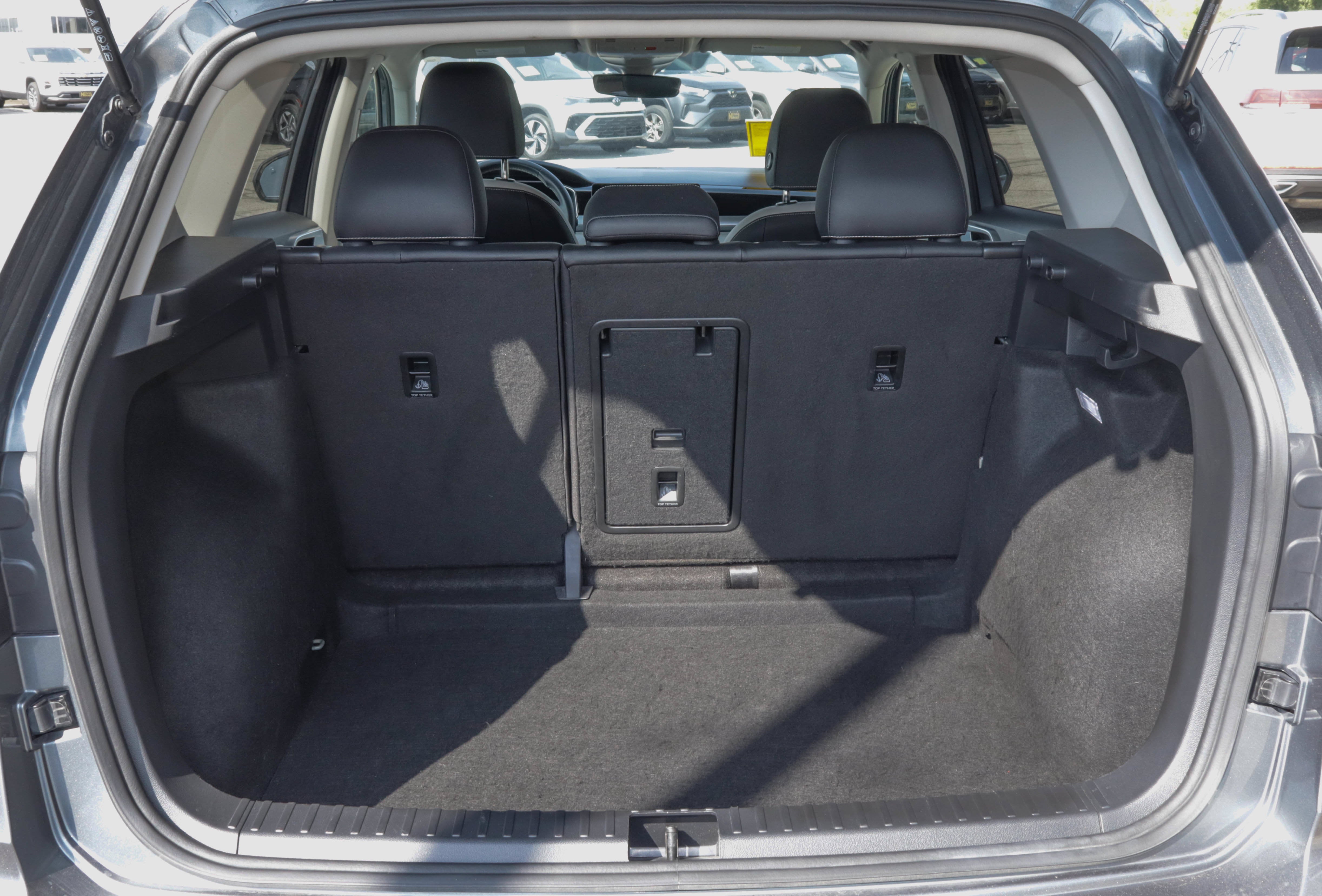 2025 Volkswagen Taos SE FWD