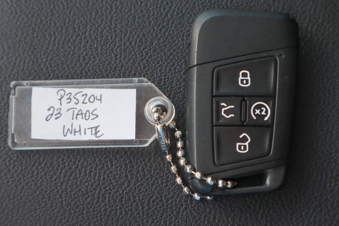 2023 Volkswagen Taos SE FWD