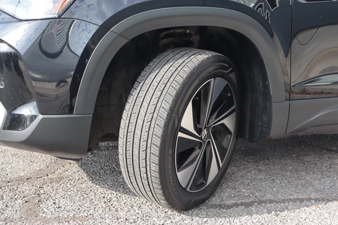 2025 Volkswagen Taos SE 4MOTION