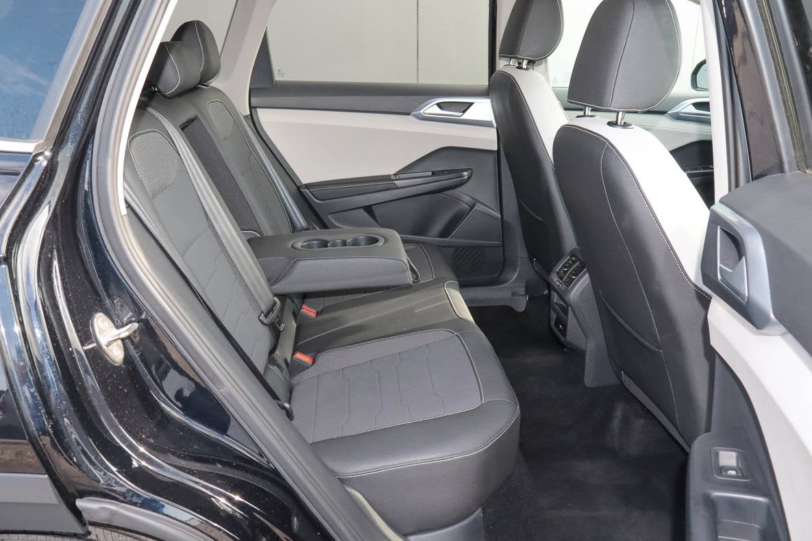 2025 Volkswagen Taos SE 4MOTION