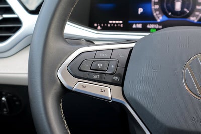 2025 Volkswagen Taos SE 4MOTION