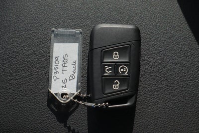 2025 Volkswagen Taos SE 4MOTION