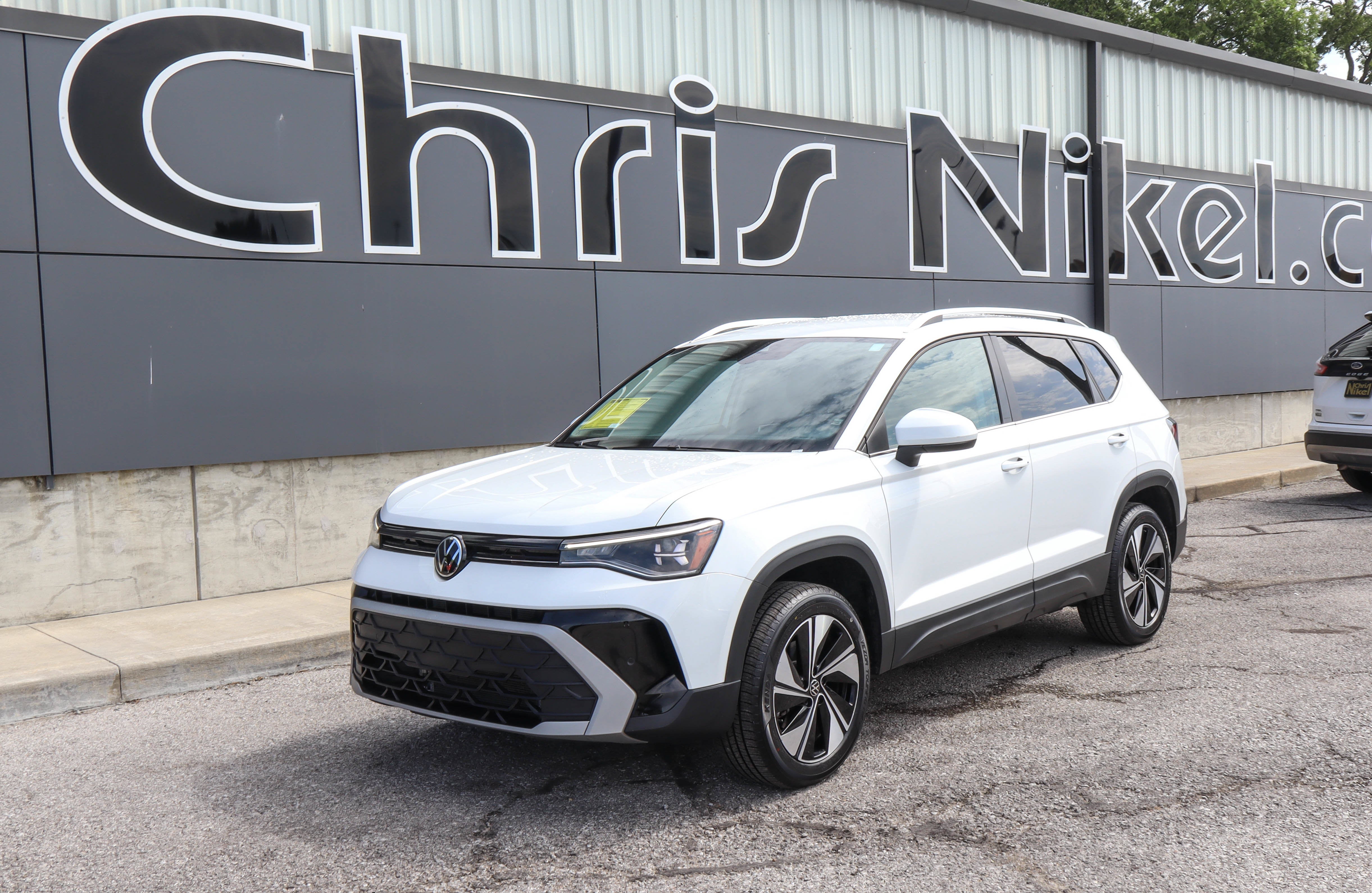 2025 Volkswagen Taos SE 4MOTION