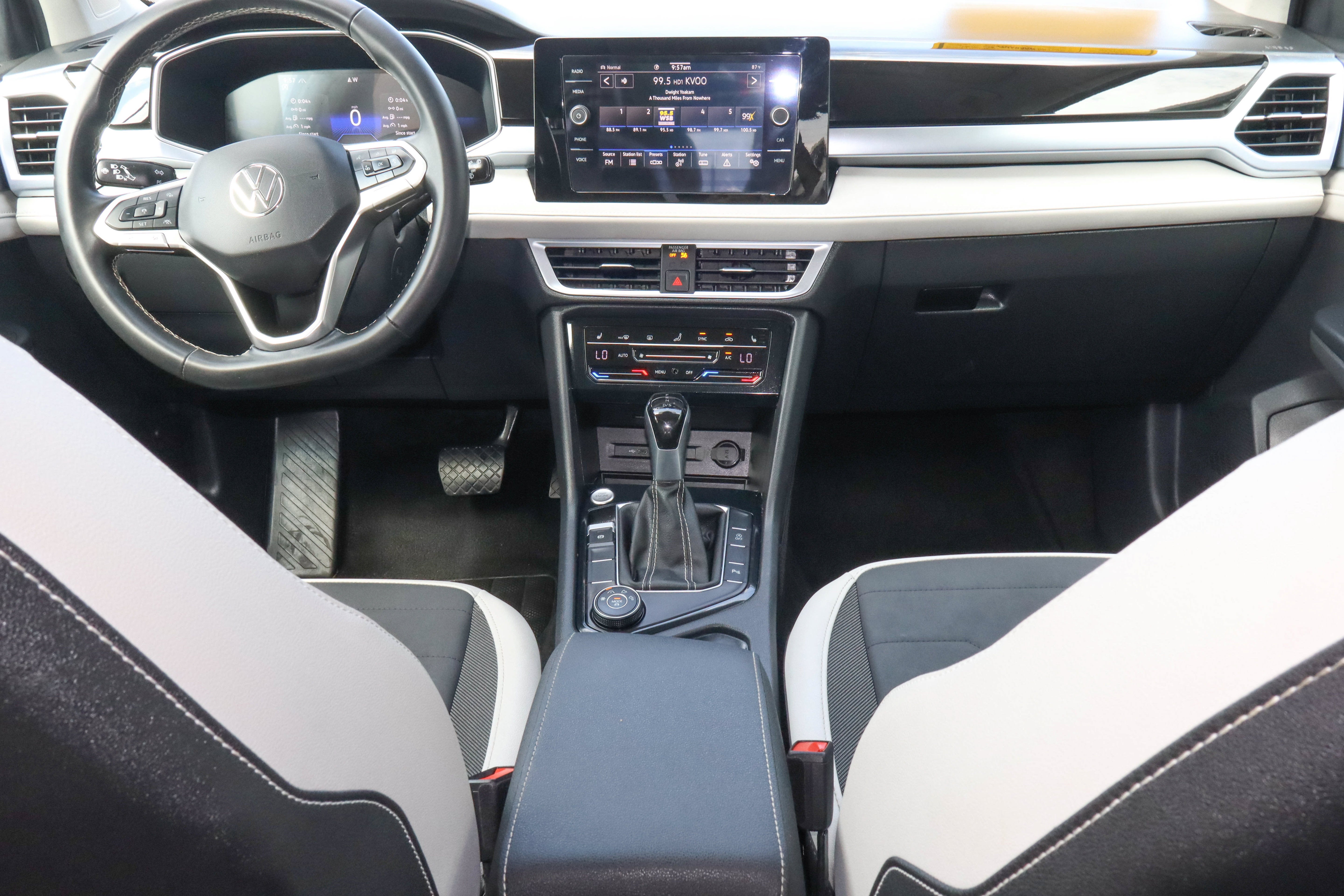 2025 Volkswagen Taos SE 4MOTION