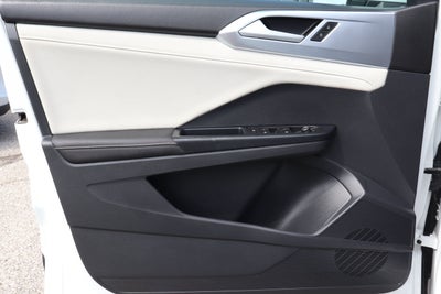 2025 Volkswagen Taos SE 4MOTION