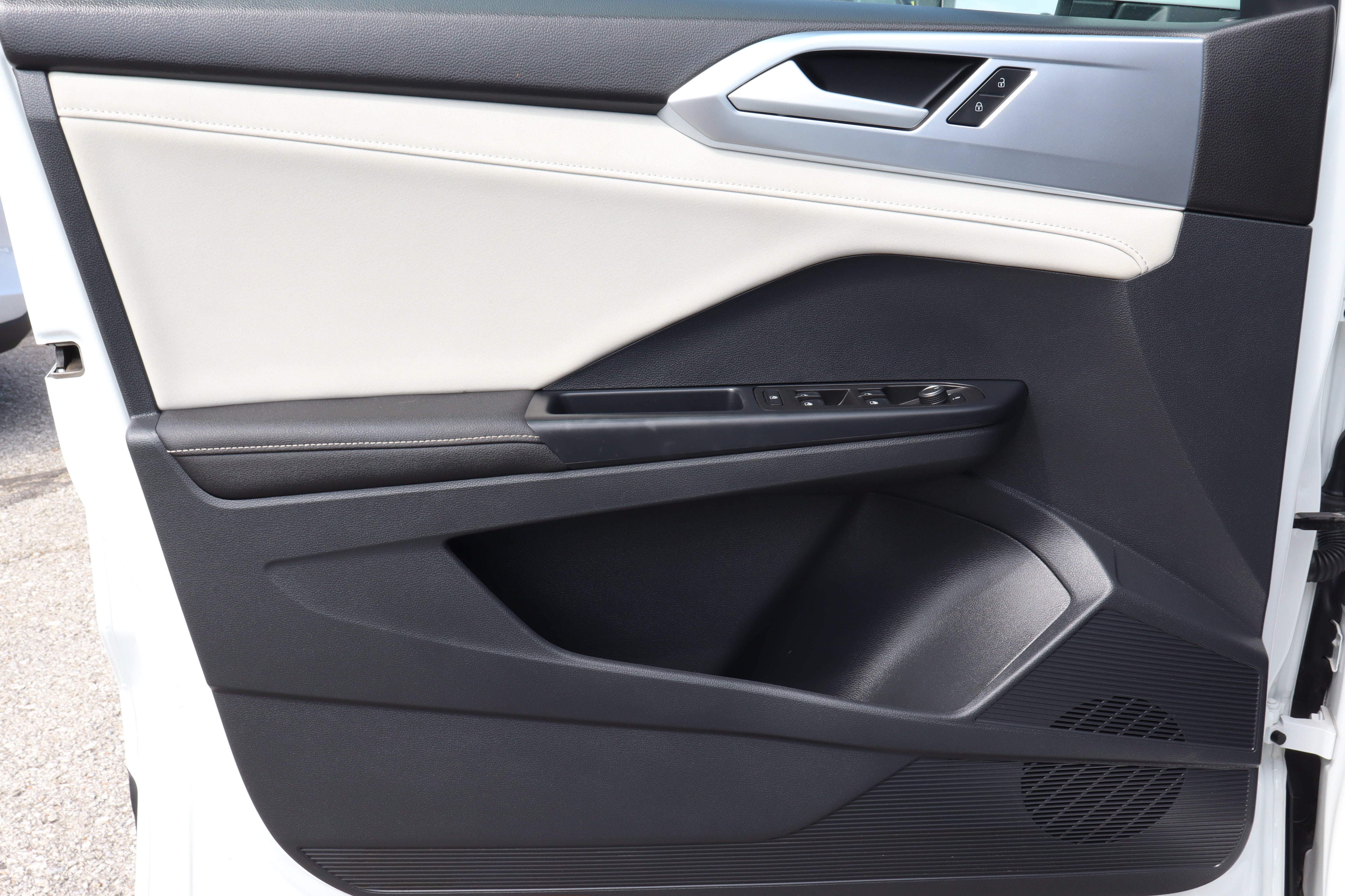 2025 Volkswagen Taos SE 4MOTION