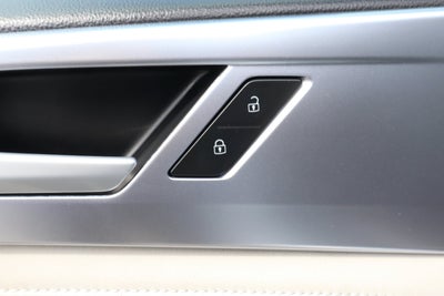 2025 Volkswagen Taos SE 4MOTION