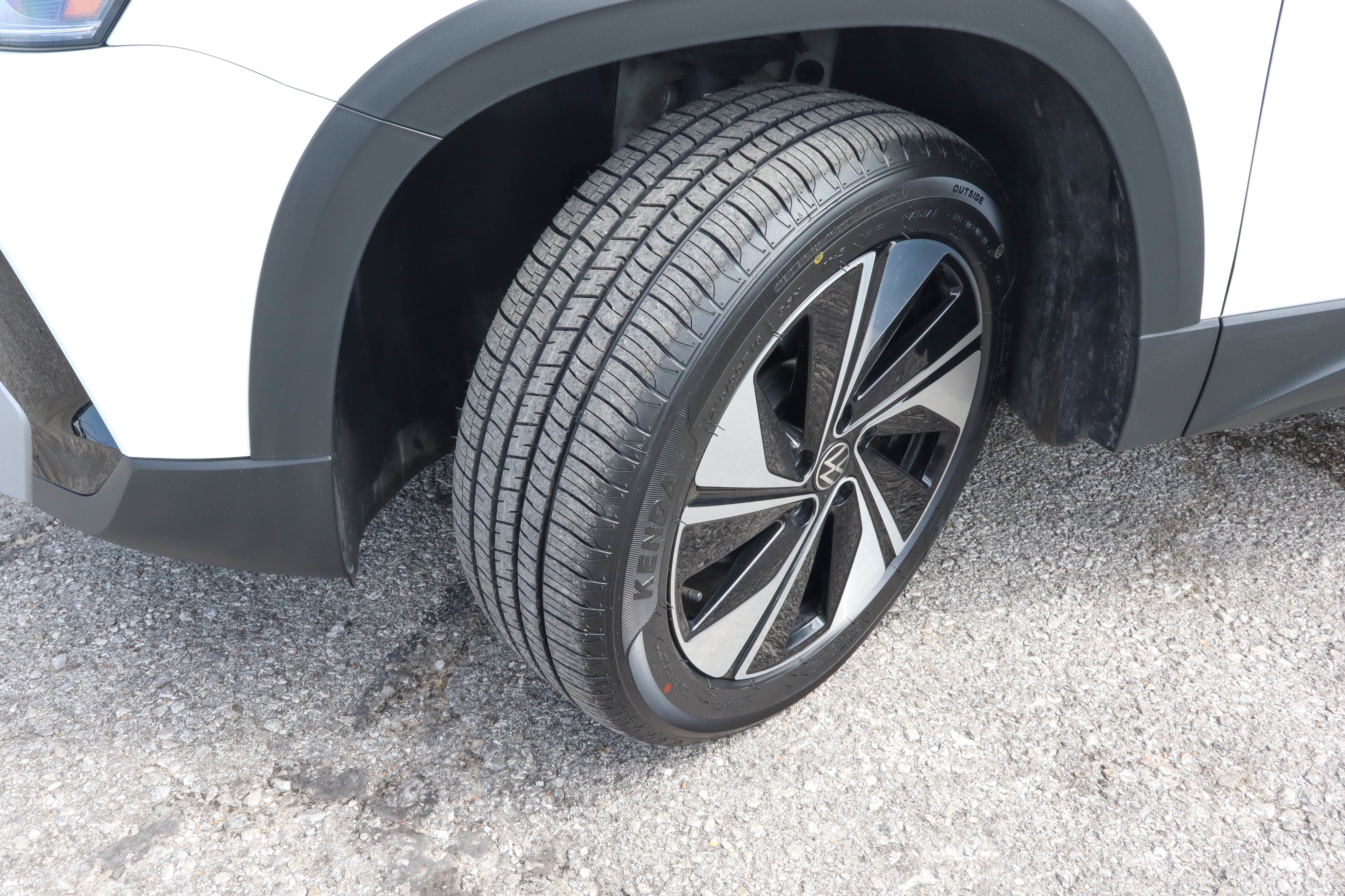 2025 Volkswagen Taos SE 4MOTION