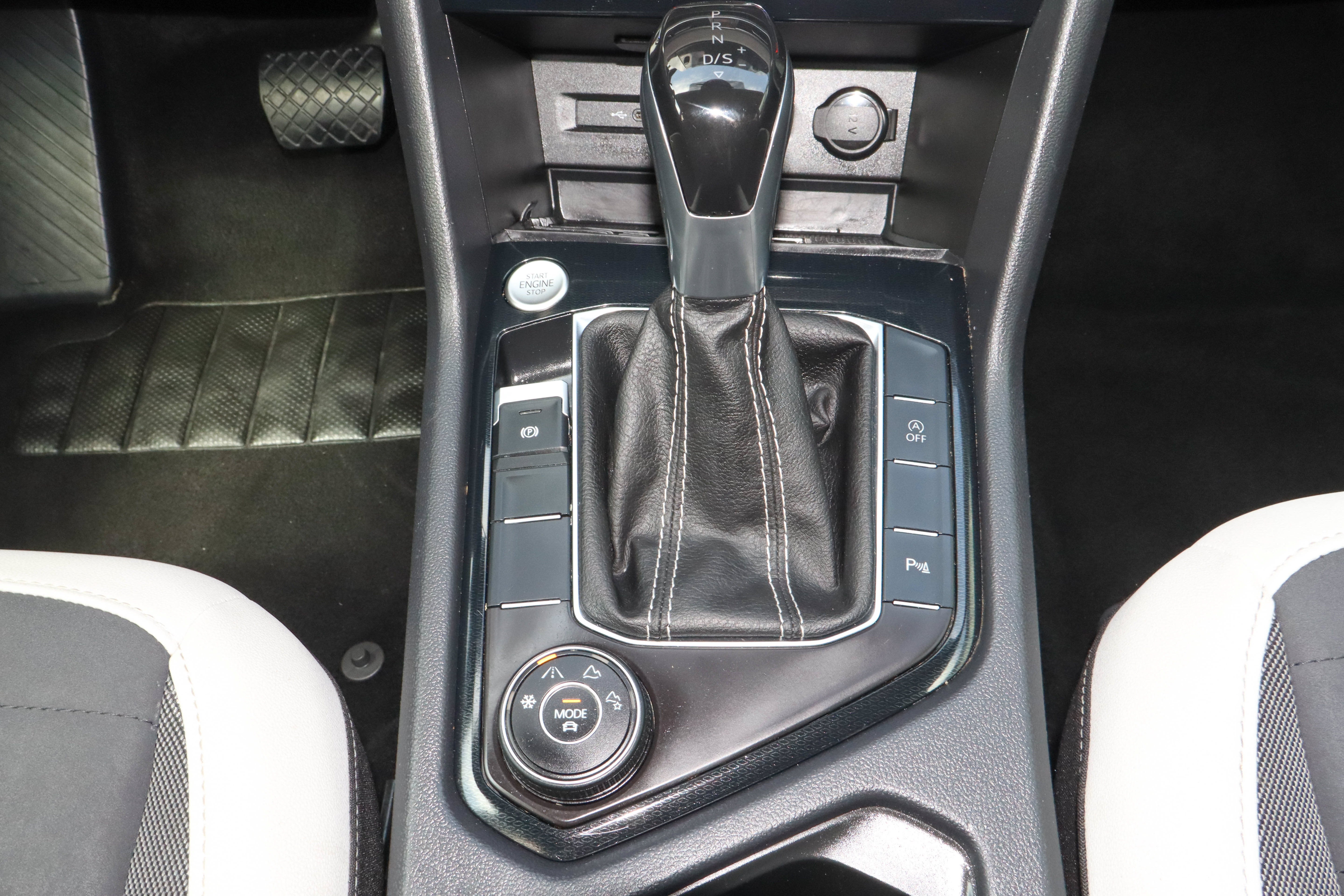 2025 Volkswagen Taos SE 4MOTION