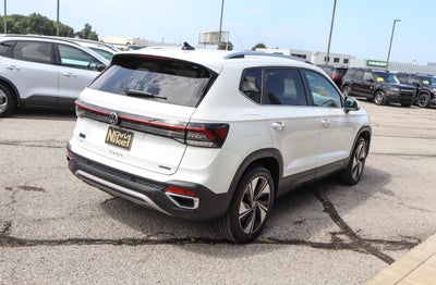 2025 Volkswagen Taos SE 4MOTION