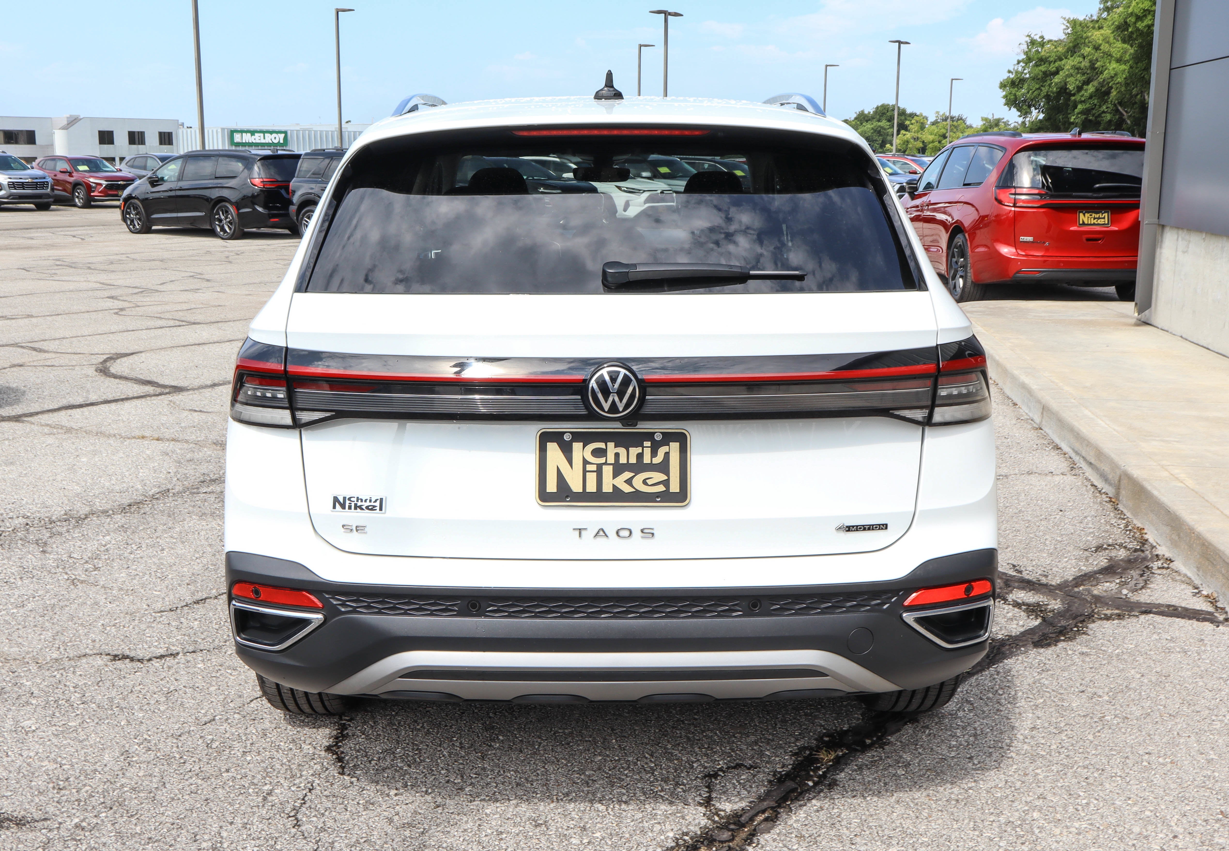 2025 Volkswagen Taos SE 4MOTION