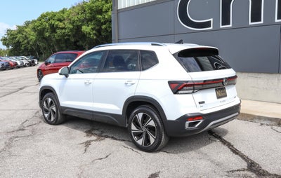 2025 Volkswagen Taos SE 4MOTION