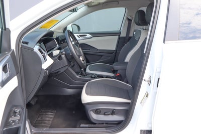 2025 Volkswagen Taos SE 4MOTION