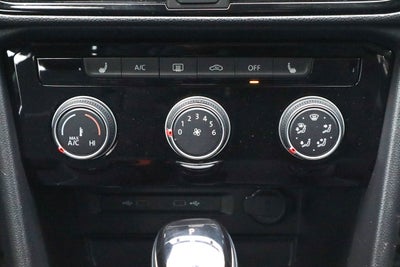 2023 Volkswagen Taos SE 4MOTION