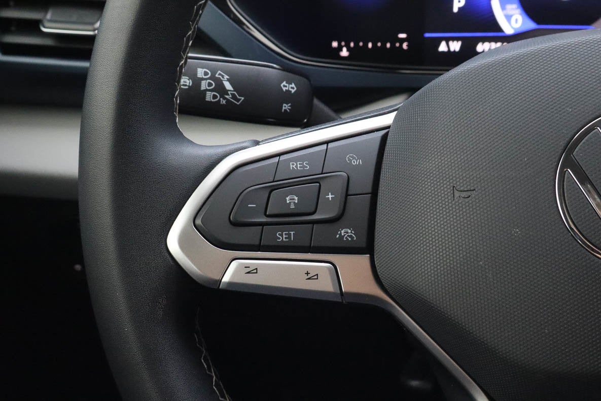2023 Volkswagen Taos SE 4MOTION