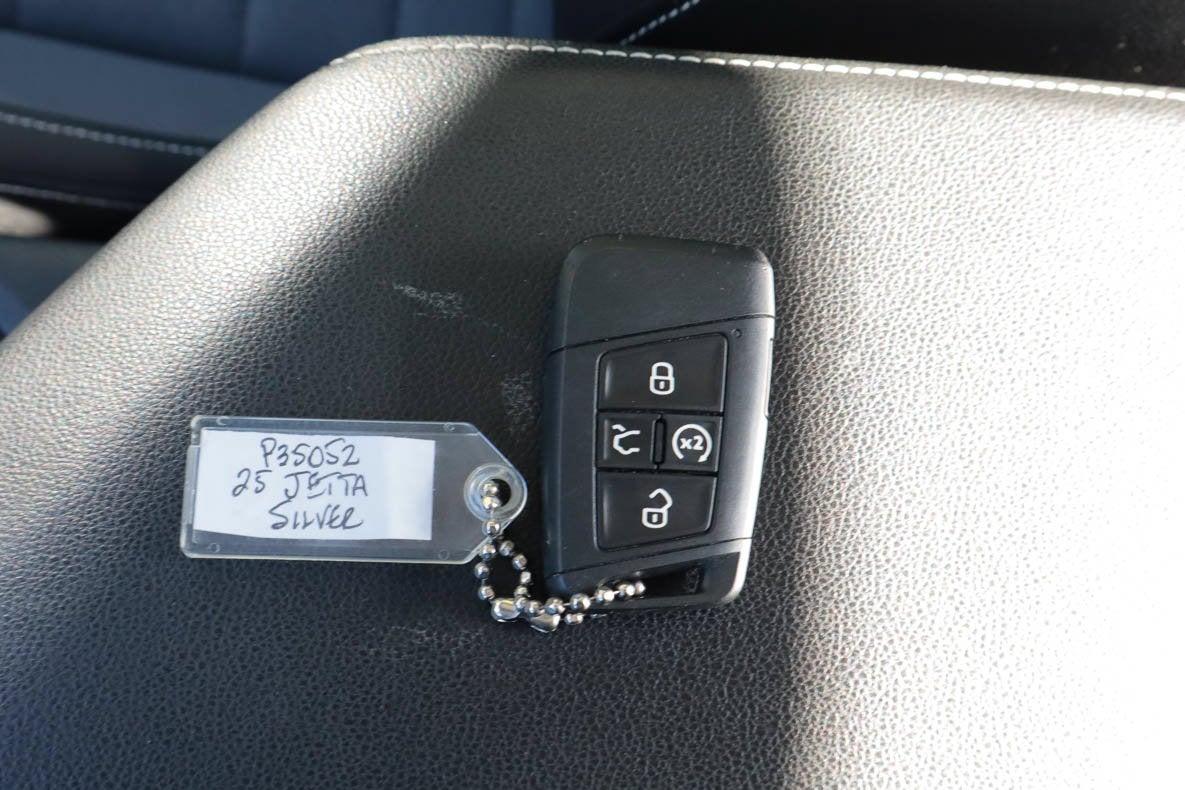 2025 Volkswagen Jetta SE Auto