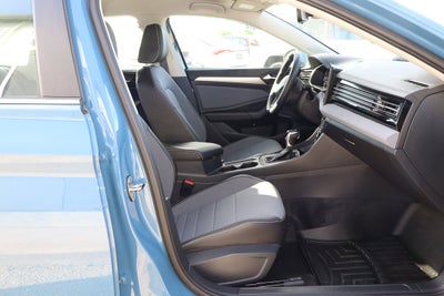 2025 Volkswagen Jetta SE Auto