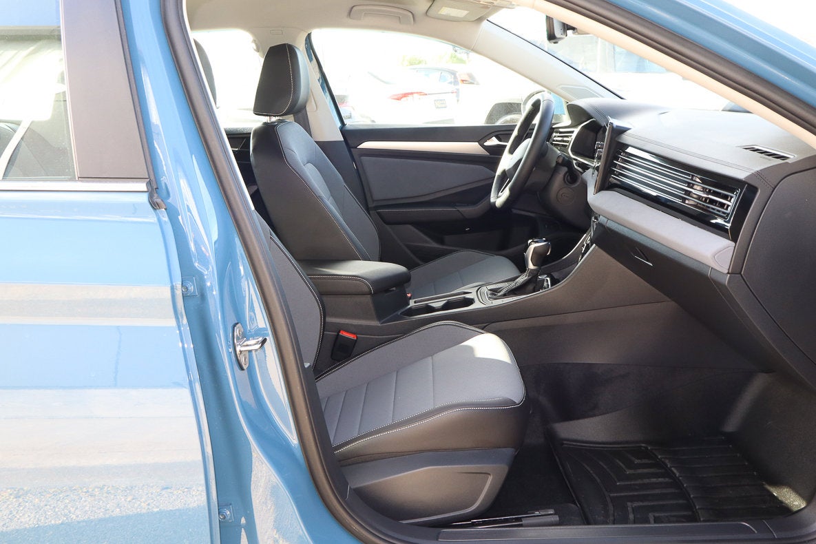 2025 Volkswagen Jetta SE Auto