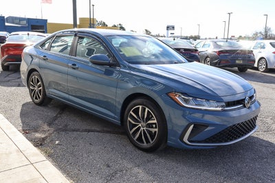 2025 Volkswagen Jetta SE Auto