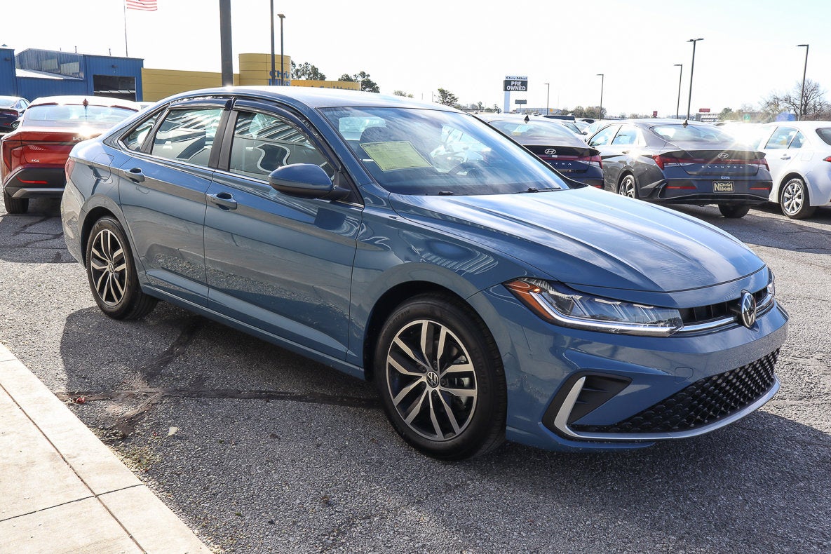 2025 Volkswagen Jetta SE Auto