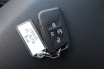 2025 Volkswagen Jetta SE Auto