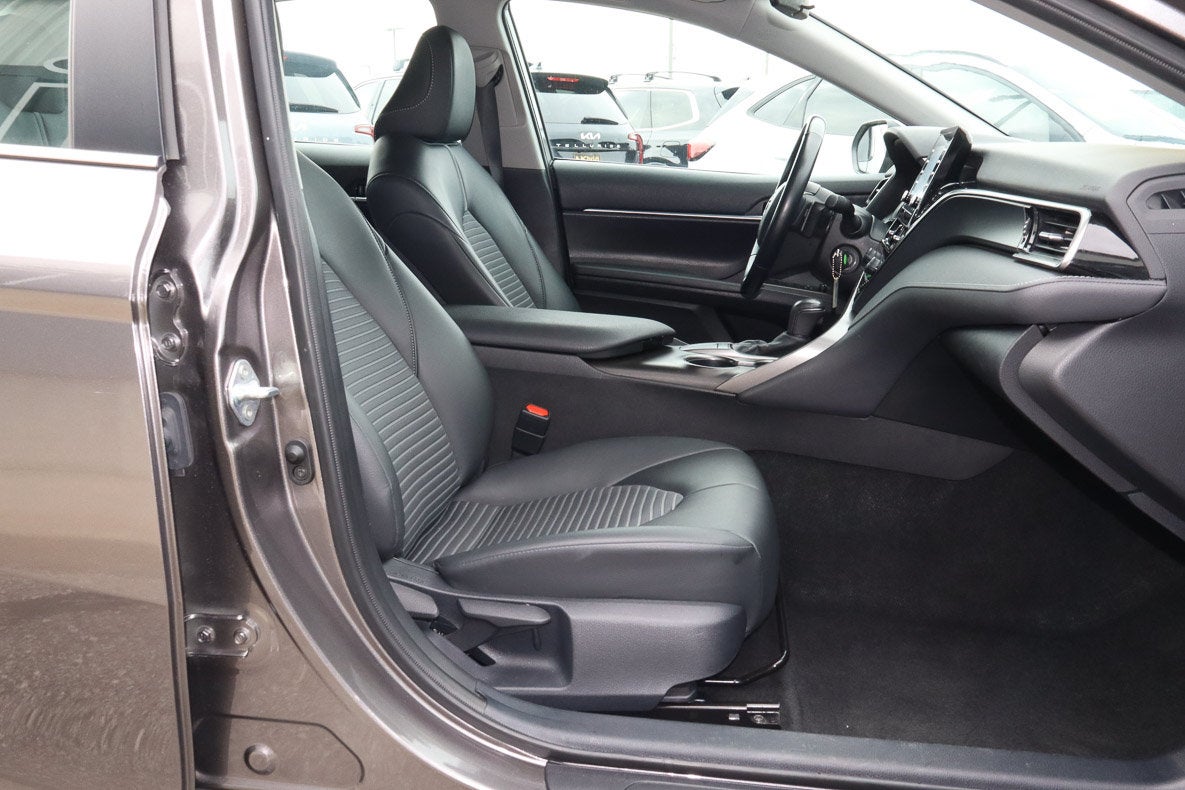 2024 Toyota Camry SE Auto