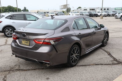 2024 Toyota Camry SE Auto