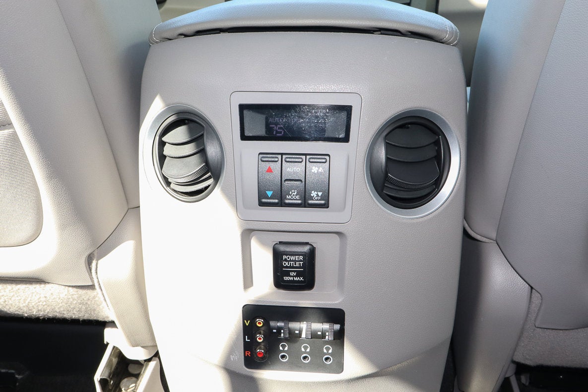 2010 Honda Pilot 4WD 4dr Touring w/RES & Navi