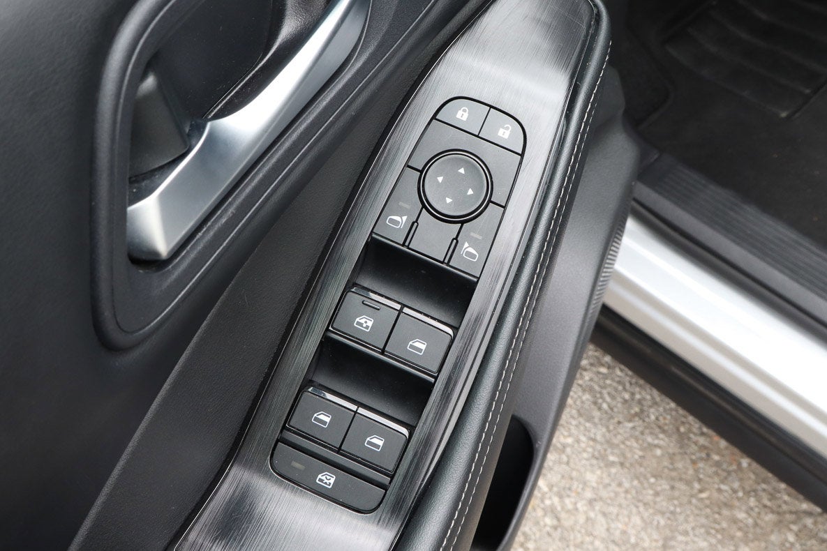 2025 Nissan Rogue FWD SV