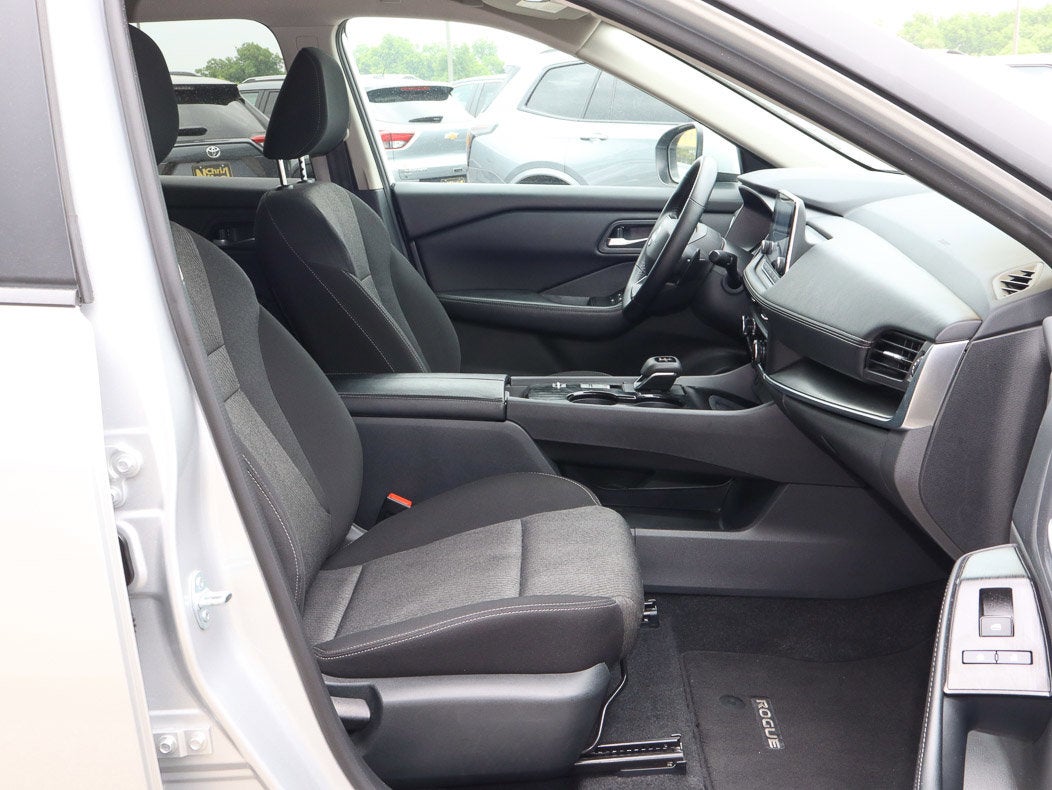 2025 Nissan Rogue FWD SV